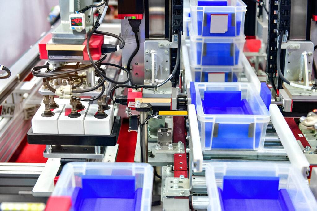 Small Businesses Should Invest in Plastic Injection Molding Machines