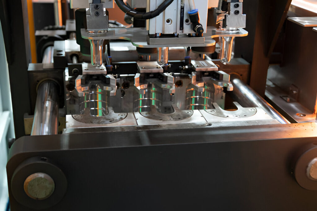 Small Businesses Should Invest in Plastic Injection Molding Machines