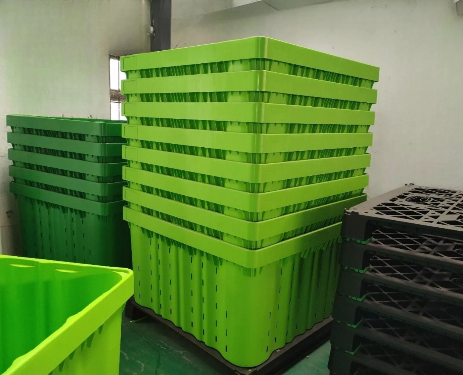 custom nestable LOCK & SAVE PRODUCE BIN custom nestable LOCK & SAVE PRODUCE BIN
